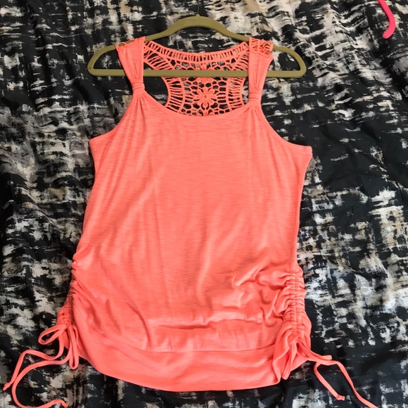 💥Coral colored, lace backing tank top - Picture 1 of 2